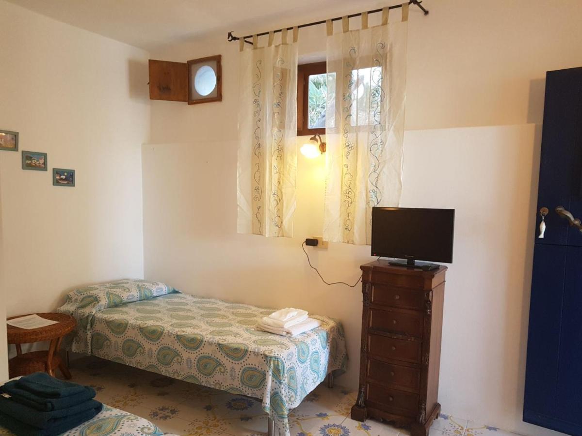 Con I Piedi Nell'Acqua Apartment สตรอมโบลี ภายนอก รูปภาพ